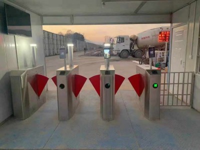 武漢學校出入口用速通門，地鐵出入口速通門