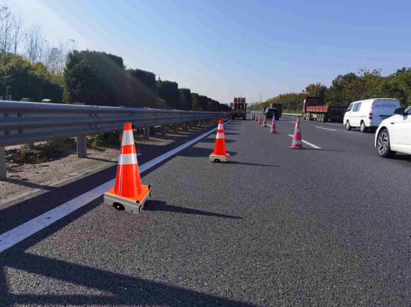 多功能封路路錐機器人